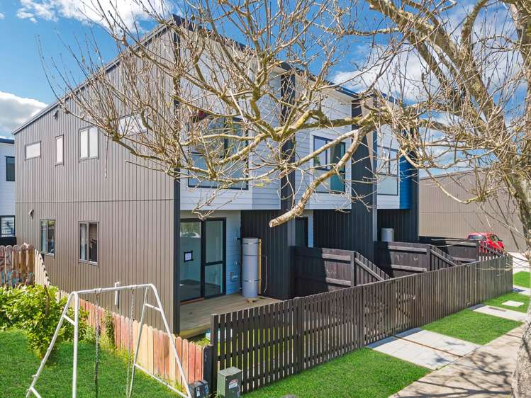 14, 15, 22/17 Barneys Farm Road Clendon Park_31