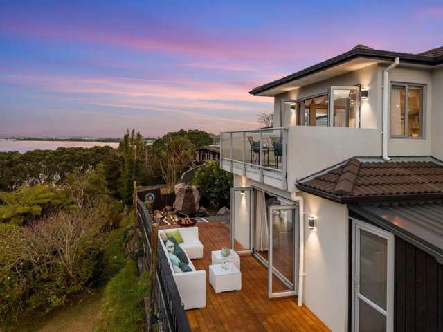 Stunning 4-Bedroom Home with Views, Privacy, a...