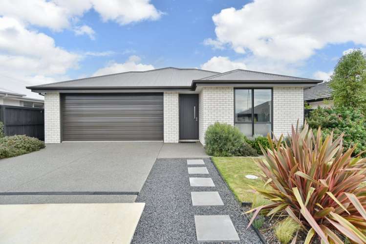 8 Jasmine Street Woodend_24