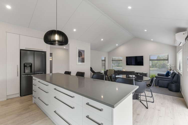 47 Charles Crescent Rainbow Point_11