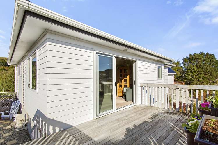 22a Bartlett Grove Tawa_6