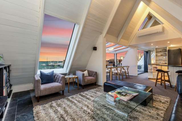 Sky-High Living with Harbour Views