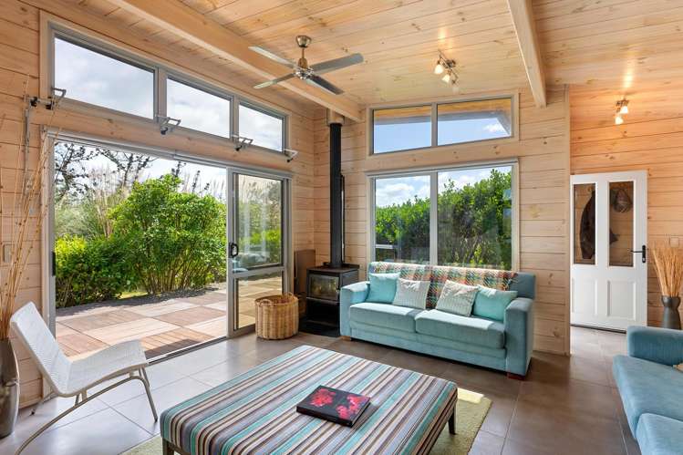 32 Reay Mackay Grove Waikawa Beach_3