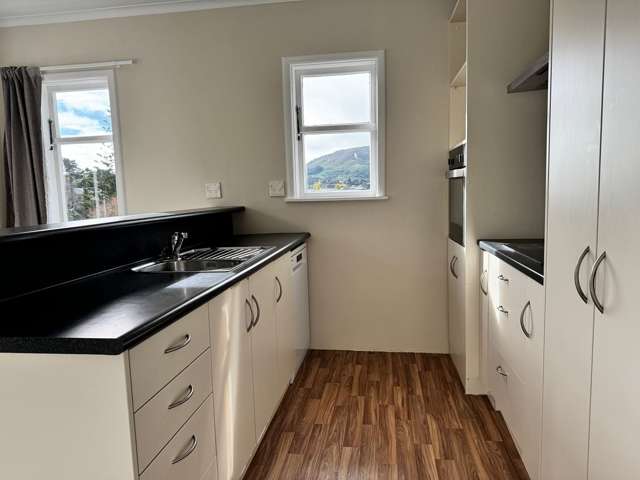 9 Lincoln Avenue Tawa_3