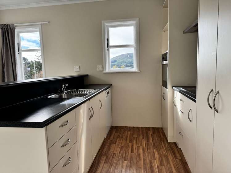 9 Lincoln Avenue Tawa_3