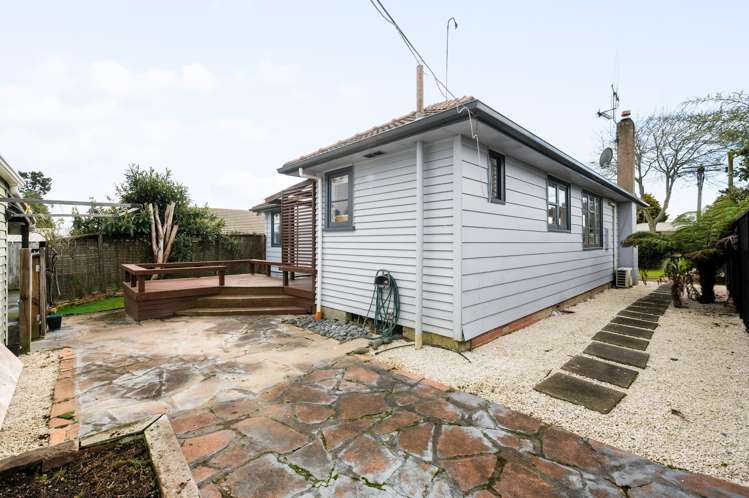 9 Richan Street Glenview_16