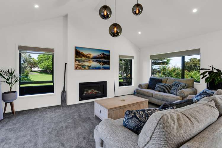 6 Francis Douglas Drive Westown_11