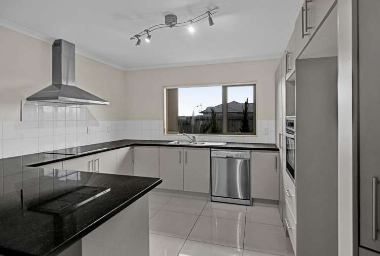 8 County Drive Hawera_3