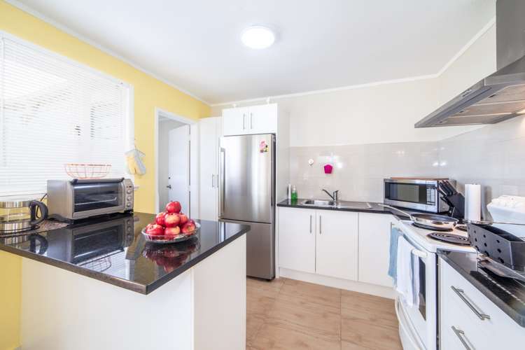 2/123 Bruce Mclaren Road Henderson_9