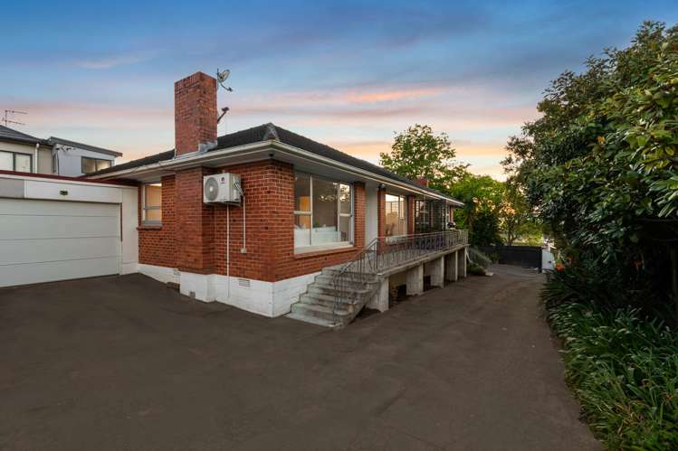 2/256A Blockhouse Bay Road_0