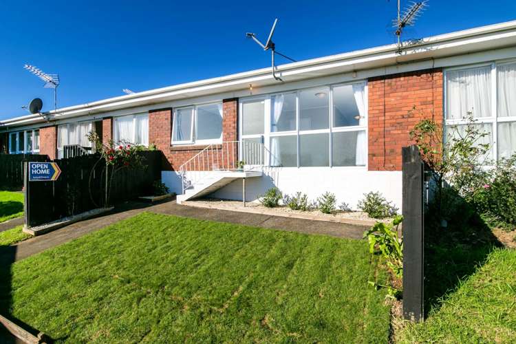 2/8a Mcdonald Crescent Mount Wellington_0