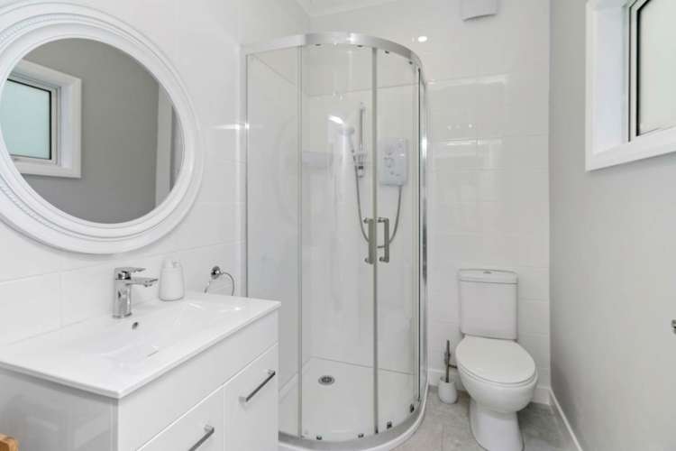 42 Ngarahana Avenue Paremoremo_19