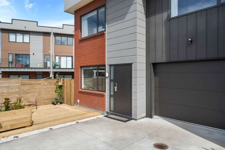 40 Bordeaux Parade Te Atatu South_12