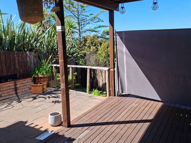 2/989 Beach Road Torbay_4