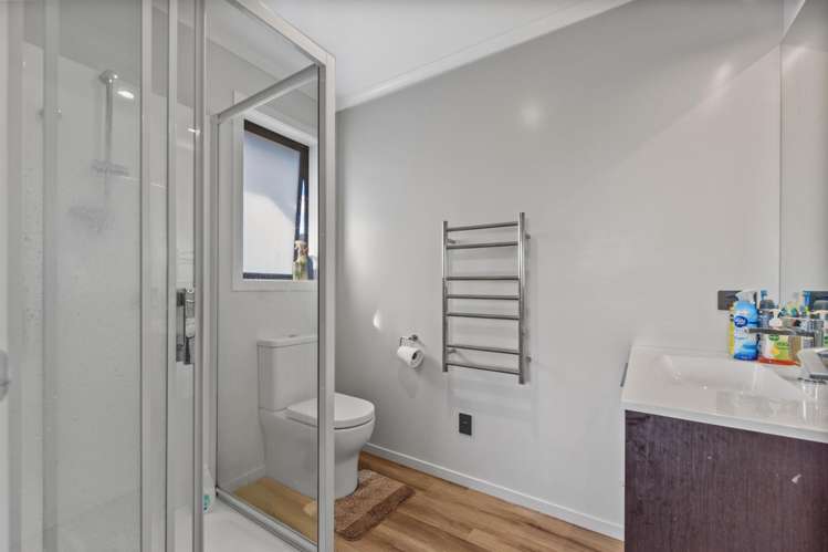 10 Esher Lane Richmond_15