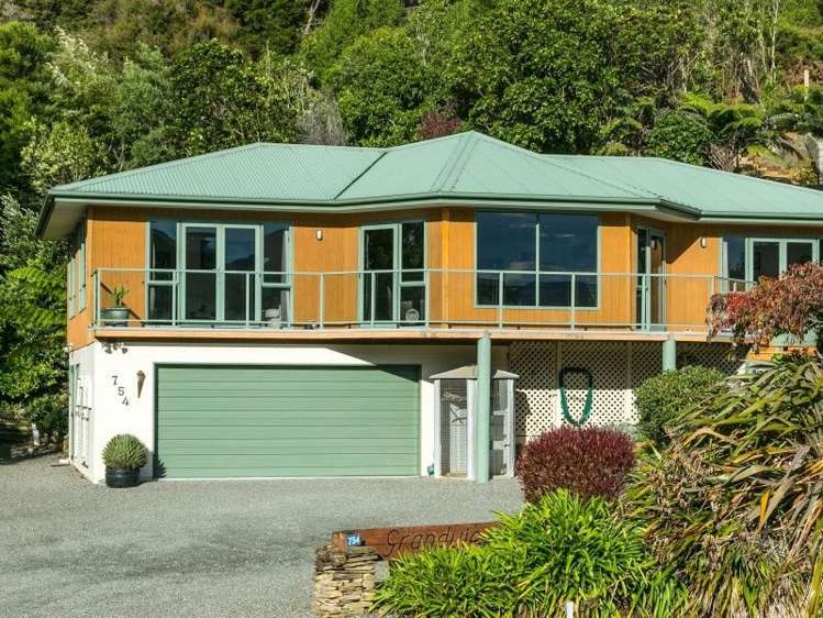 754 Queen Charlotte Drive Havelock_1