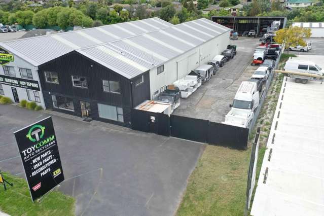 Greerton warehouse and yard for lease