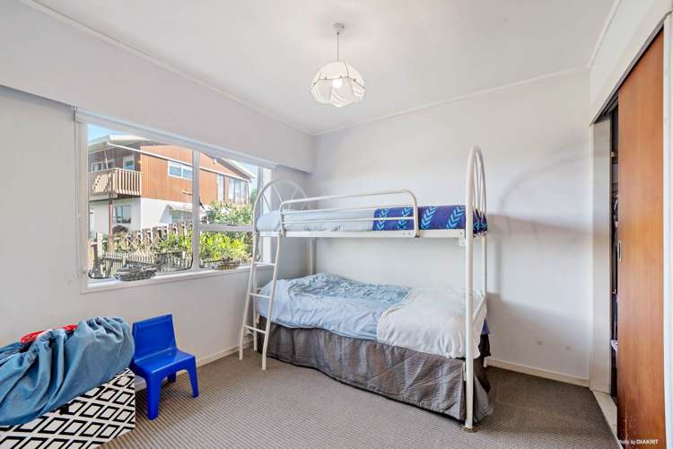 2/1a Girrahween Drive Totara Vale_8