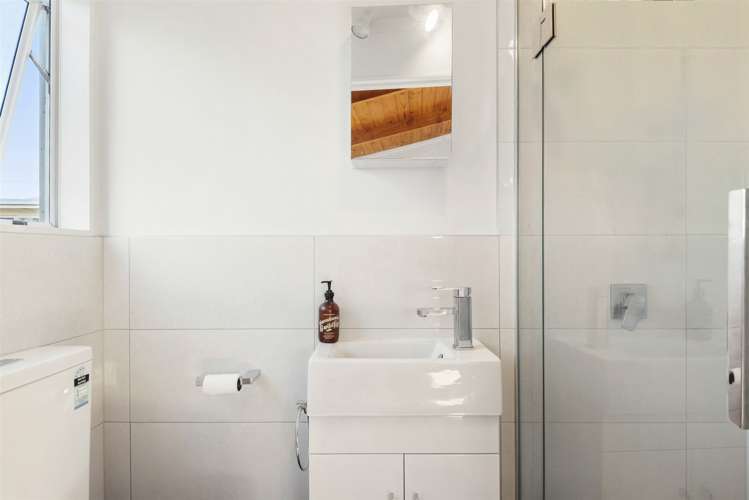 2/30 Bond Crescent Forrest Hill_9