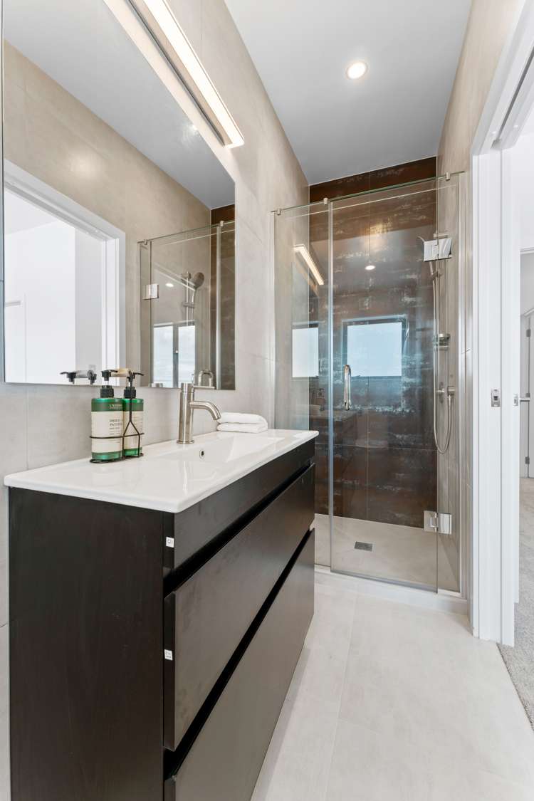 2/18 Sylvan Crescent Te Atatu South_11