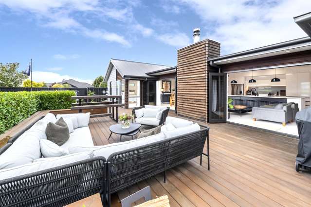 Modernised Home In The Heart Of West Melton