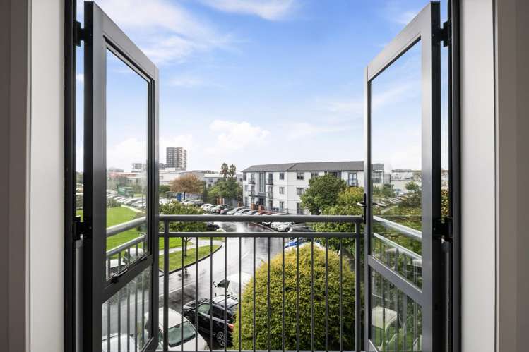 2G/10 Crown Lynn Place New Lynn_3
