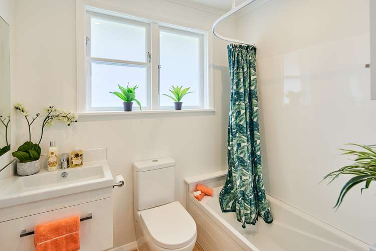 55 Davidson Crescent Tawa_8