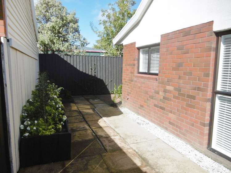 2/2 Moana Avenue Belmont_14