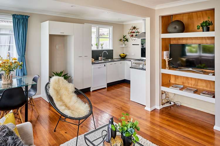 55 Davidson Crescent Tawa_2