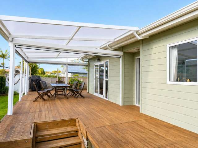 Coastal Living with Furnishings & Free WiFi