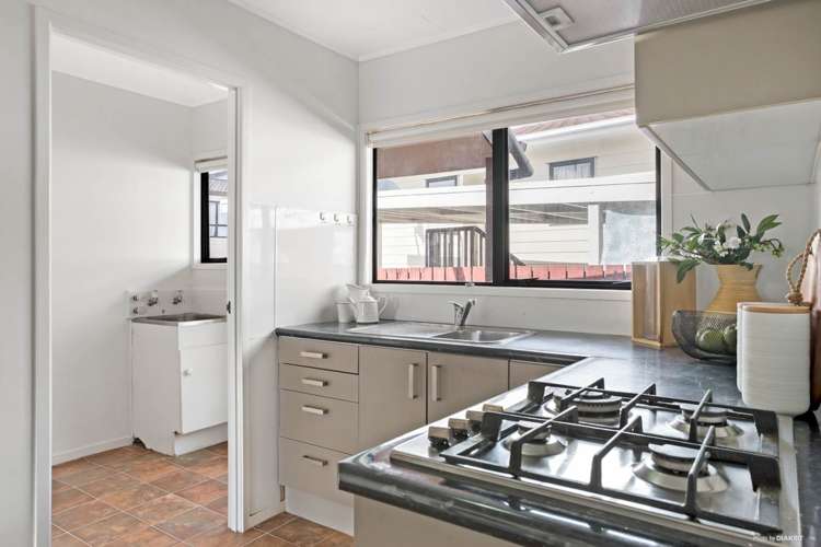 2/4 Halleys Place Mount Roskill_7