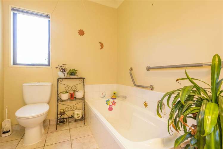 55 Travis Country Drive Burwood_6