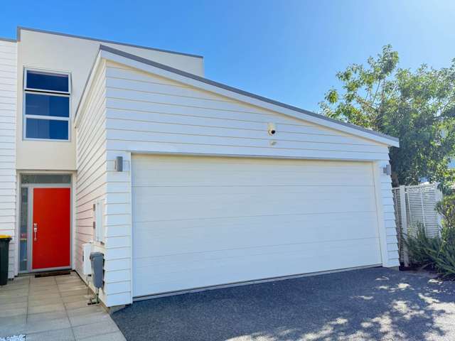 Double-Storey Townhouse in Quiet Cul-de-Sac
