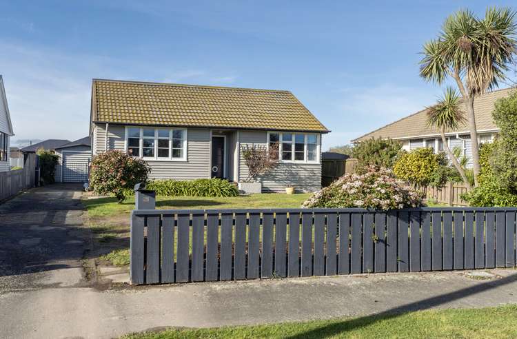 21 Avro Crescent_0