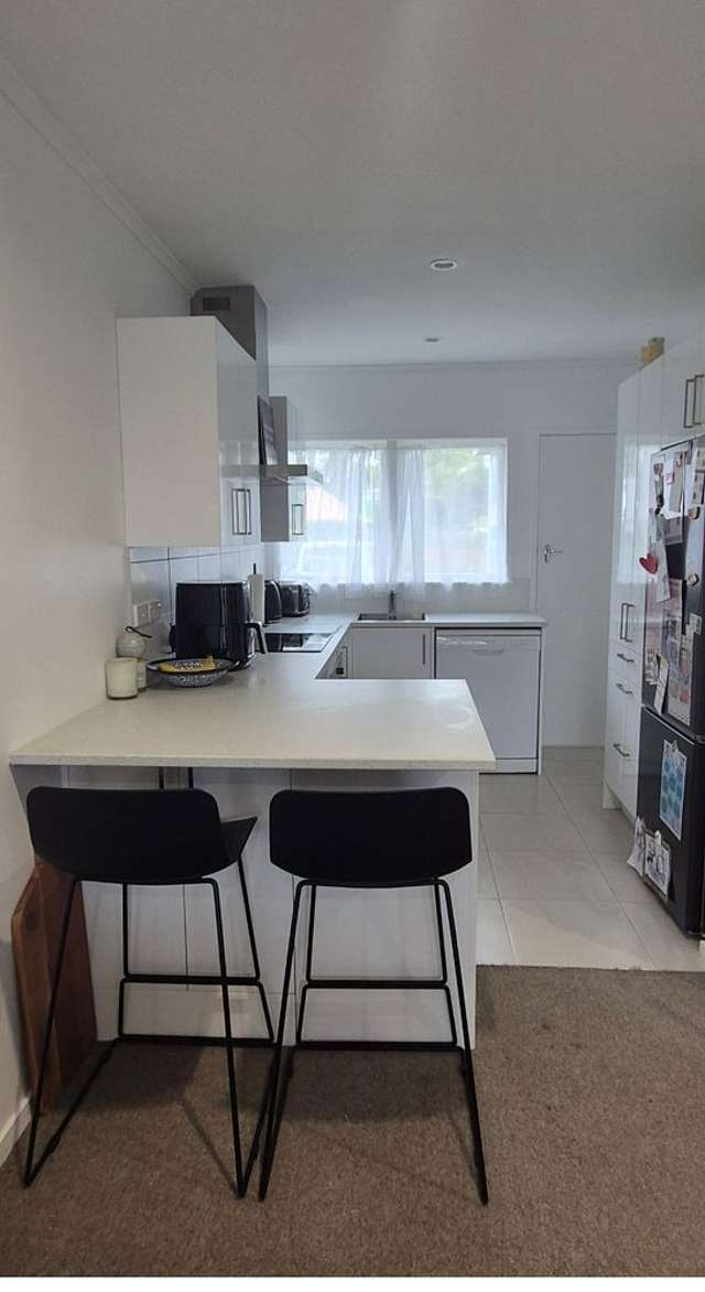 Sunny, homely unit in quiet neighbourhood