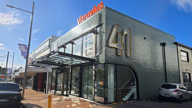 Contemporary commercial showpiece!