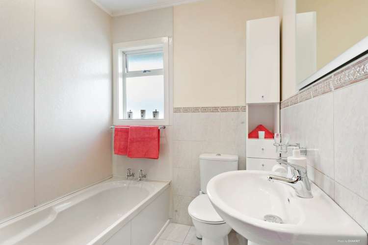 1 Amberley Avenue Te Atatu South_14