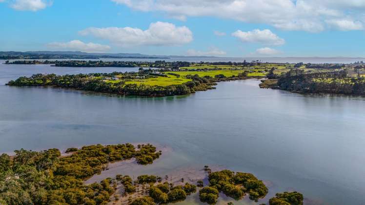 32 OMAHURU ROAD  "Kahawai Point" Glenbrook_25