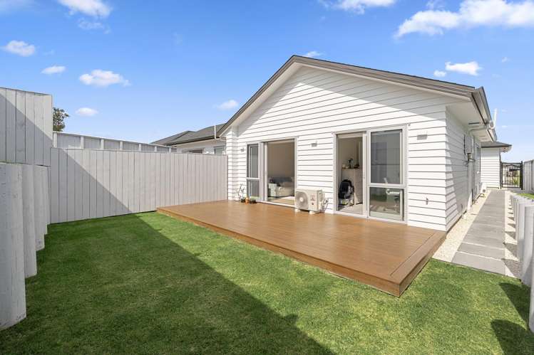 19 & 19A Surf View Crescent Red Beach_22
