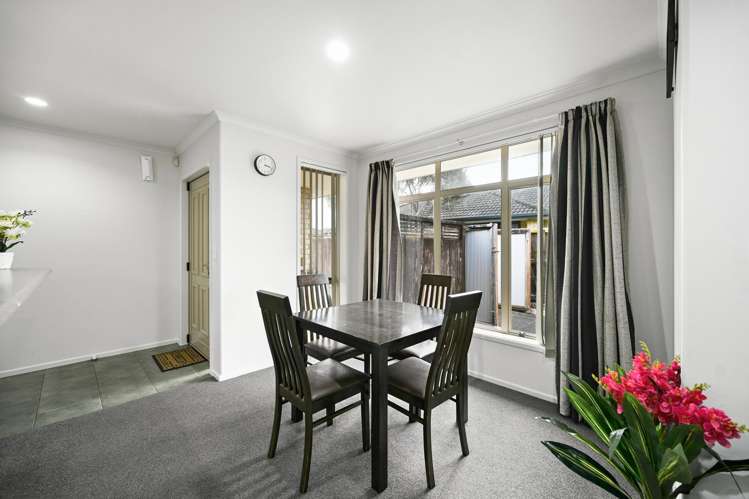 221 Old Farm Road Hamilton East_2