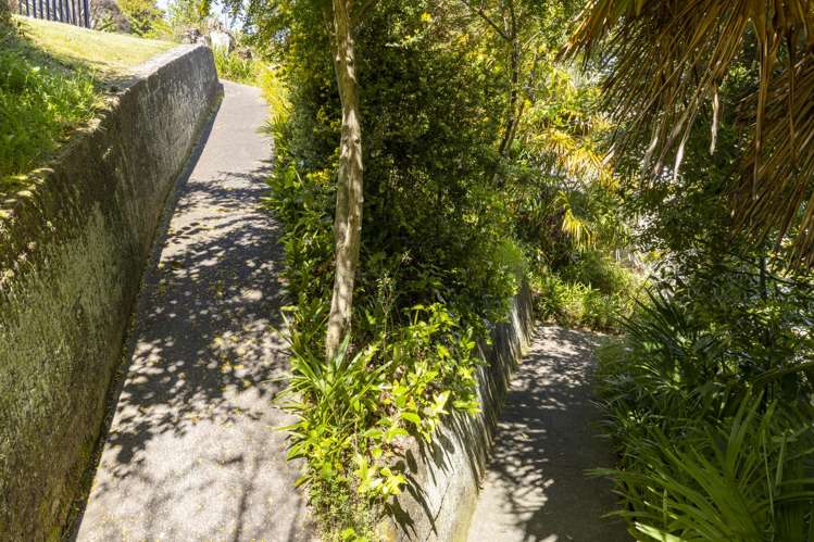 1/202 Lake Terrace Waipahihi_22