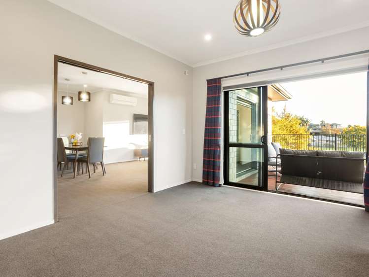 22 Pointon Glade Grandview Heights_10