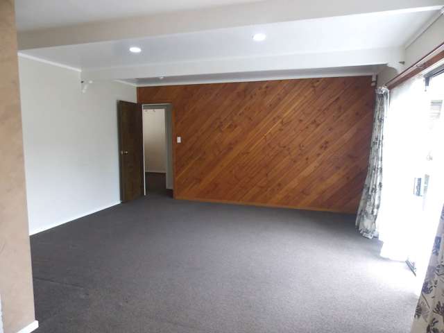 2/61 Clevedon Road Papakura_3