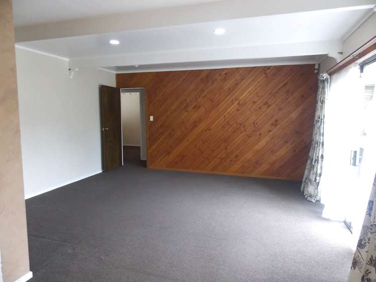 2/61 Clevedon Road Papakura_3