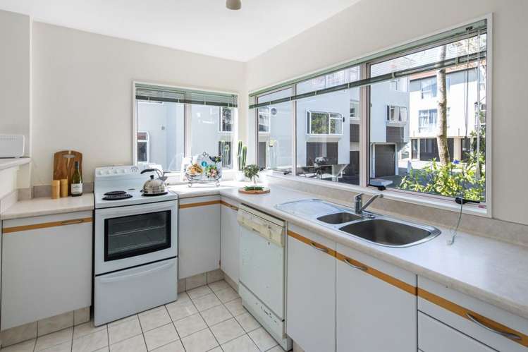 16/20 Thompson Street Mount Cook_7
