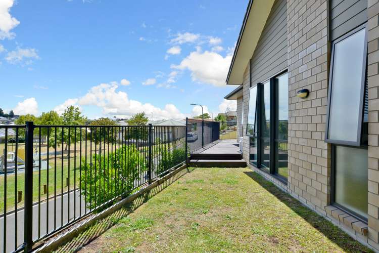 22 Pointon Glade Grandview Heights_21