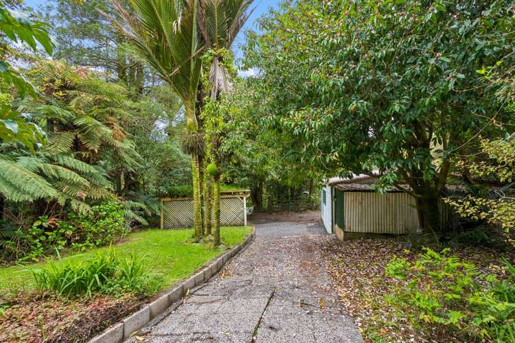 562 Scenic Drive Waiatarua_24