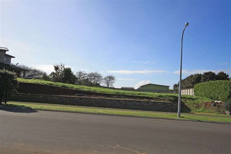 8 Links Drive Waiwhakaiho_1