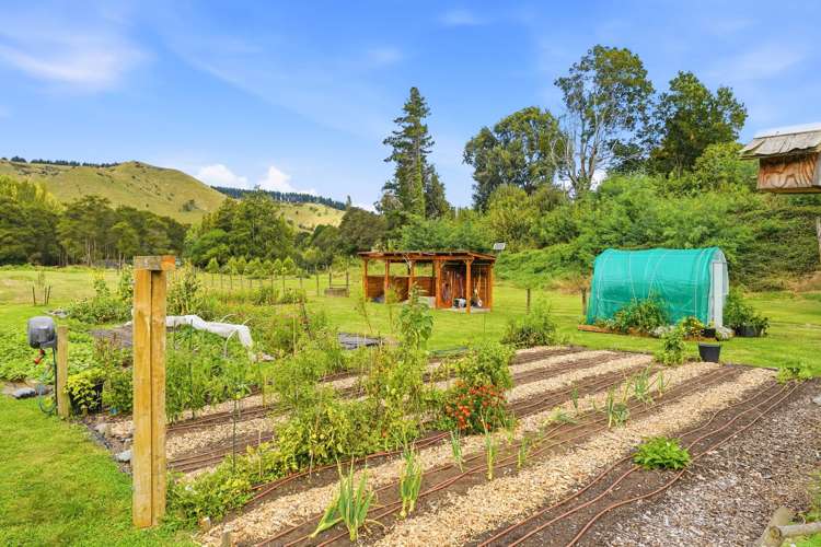 16 Naumai Crescent Mangamahu_14