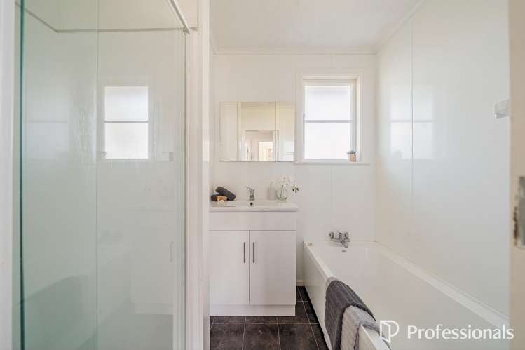 5 Holly Grove Maungaraki_11